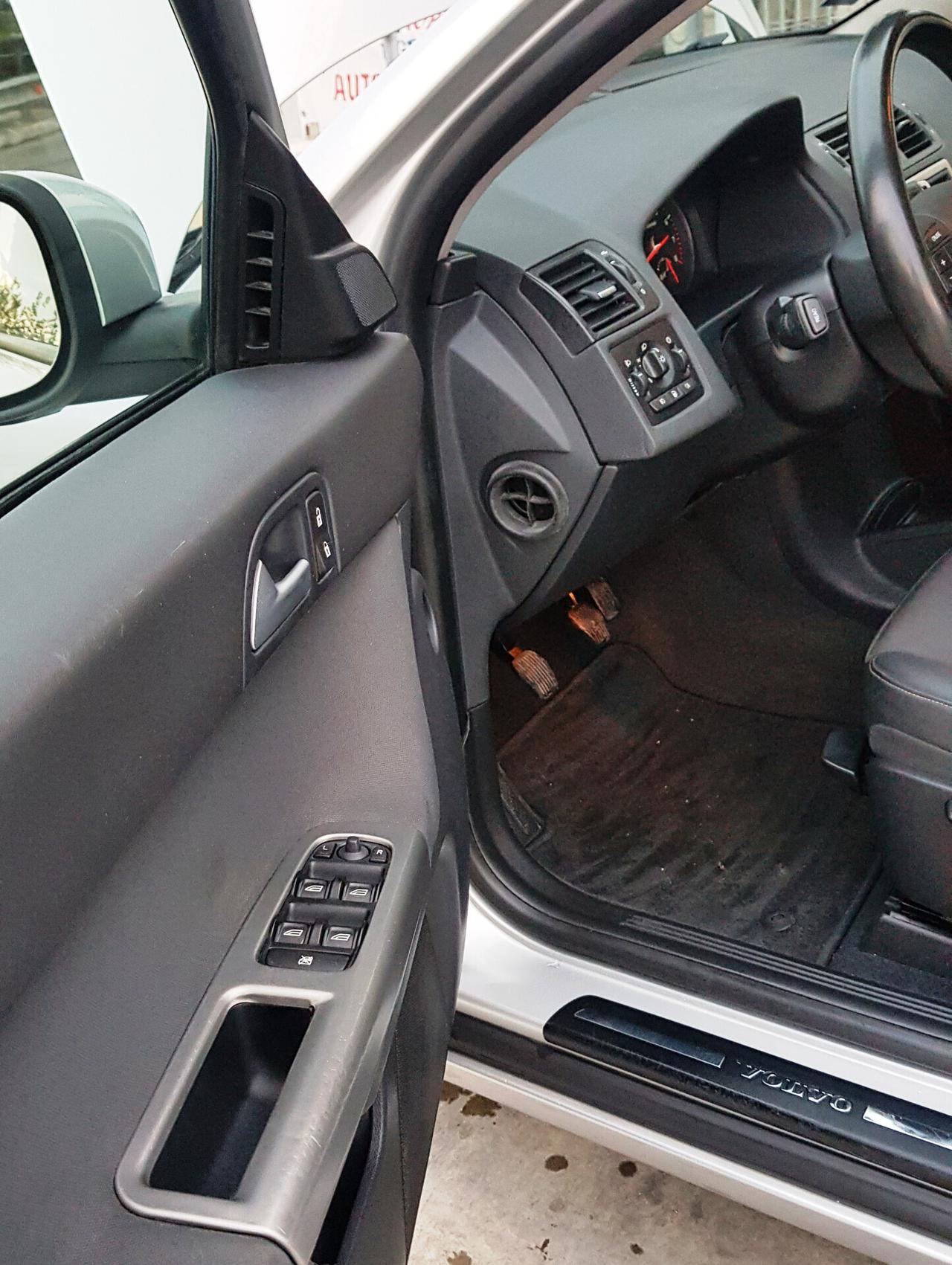 V50 1.6 16V MOMENTUM 94.000 KM. 10/2008