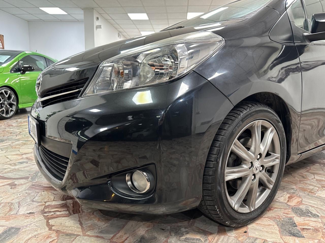 Toyota Yaris 1.3 Lounge CVT Automatica