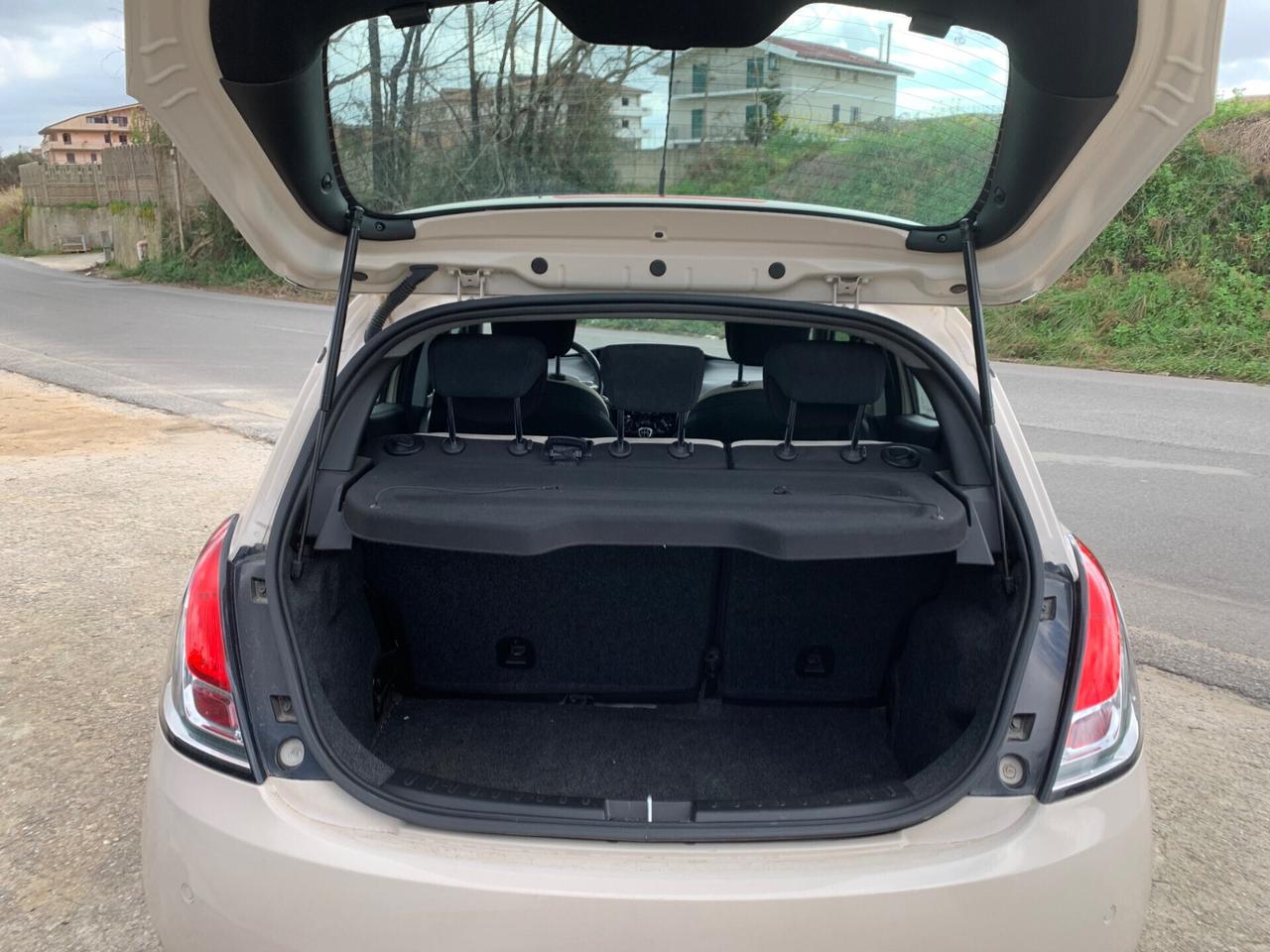 Lancia Ypsilon 1.2 69 CV 5 porte Gold