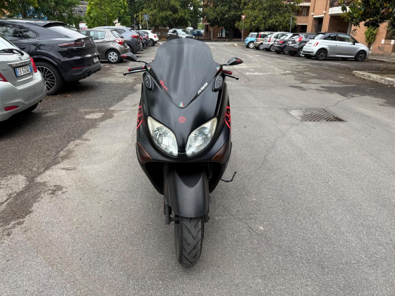 Scooter in buone condizioni generali, motore completamente rifatto. Pronta consegna tel 3348283508 disponibile in zona torrino eur