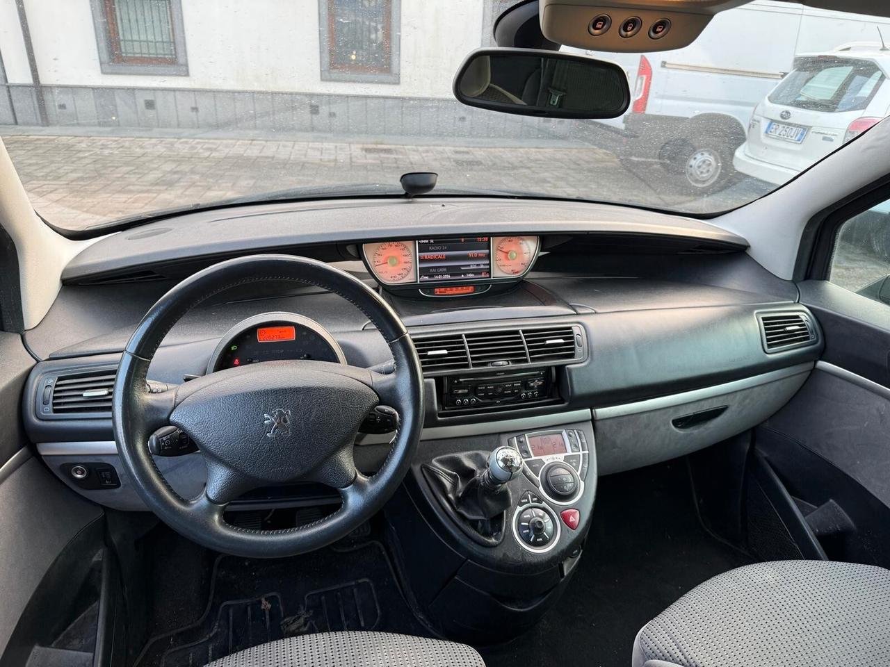 Peugeot 807 2.0 HDi 7 POSTI