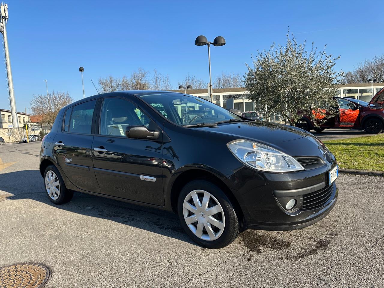 Renault Clio 1.2 16V 5 porte Rip Curl BENZINA NEOPATENTATI