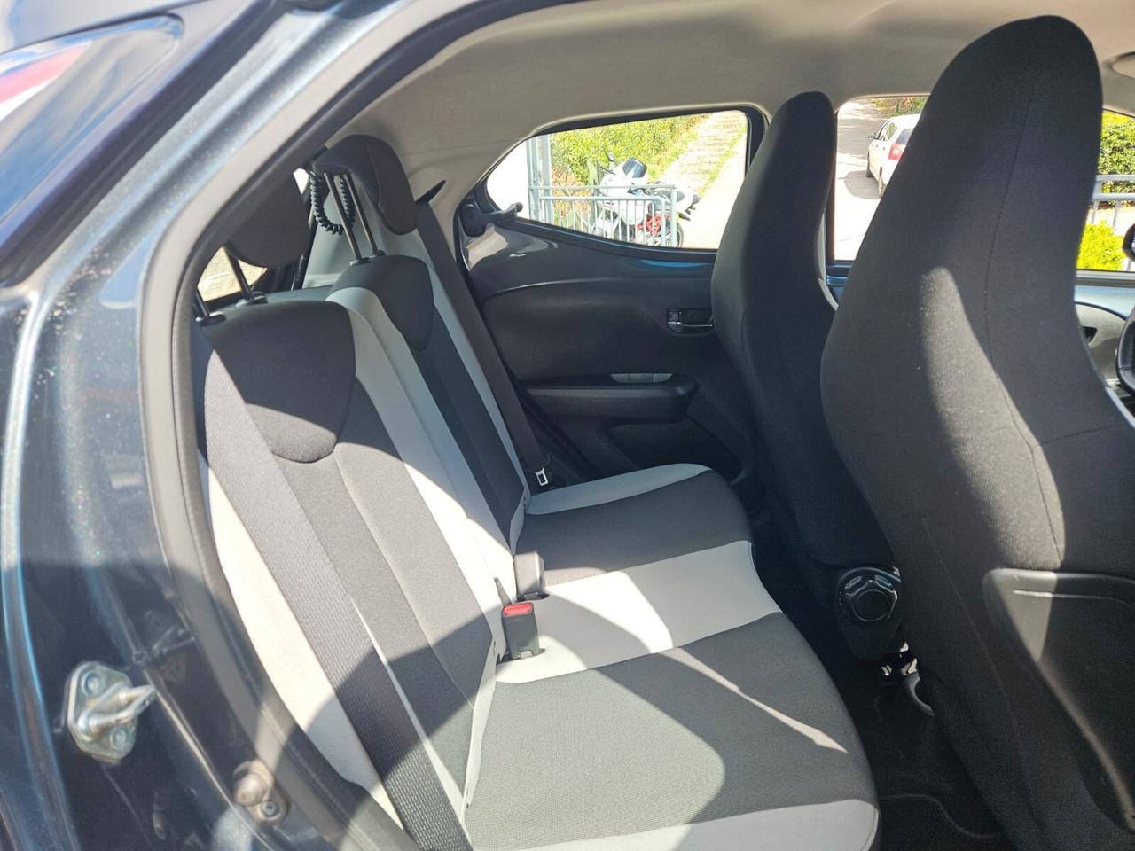 Toyota Aygo 1.0 VVT-i 69 CV 5 porte x-play TSS