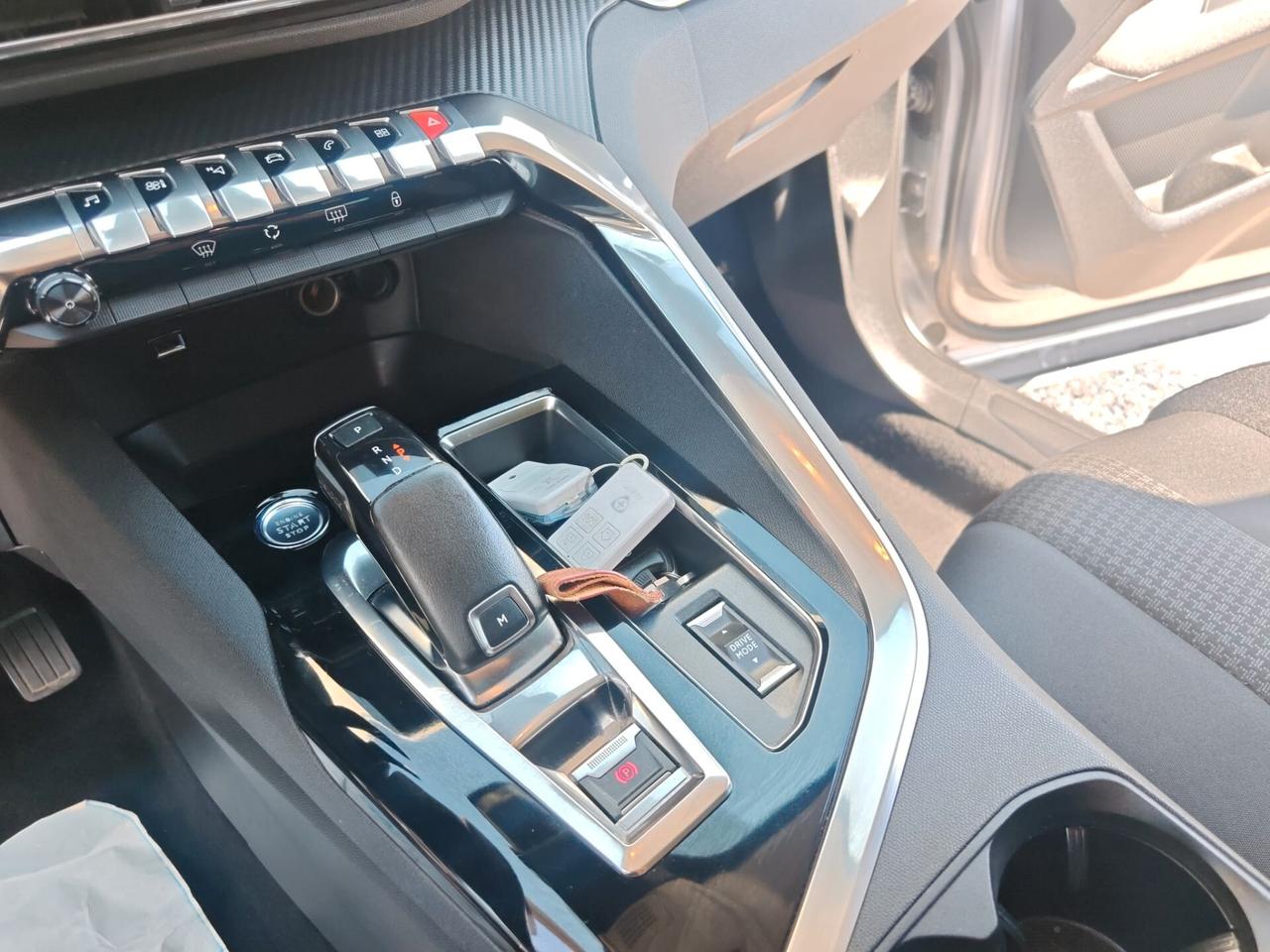 Peugeot 3008 1.5 130CV UNIPROPRIETARIO KM VERI GARANZIA 24 MESI OK NEOPATENTATI