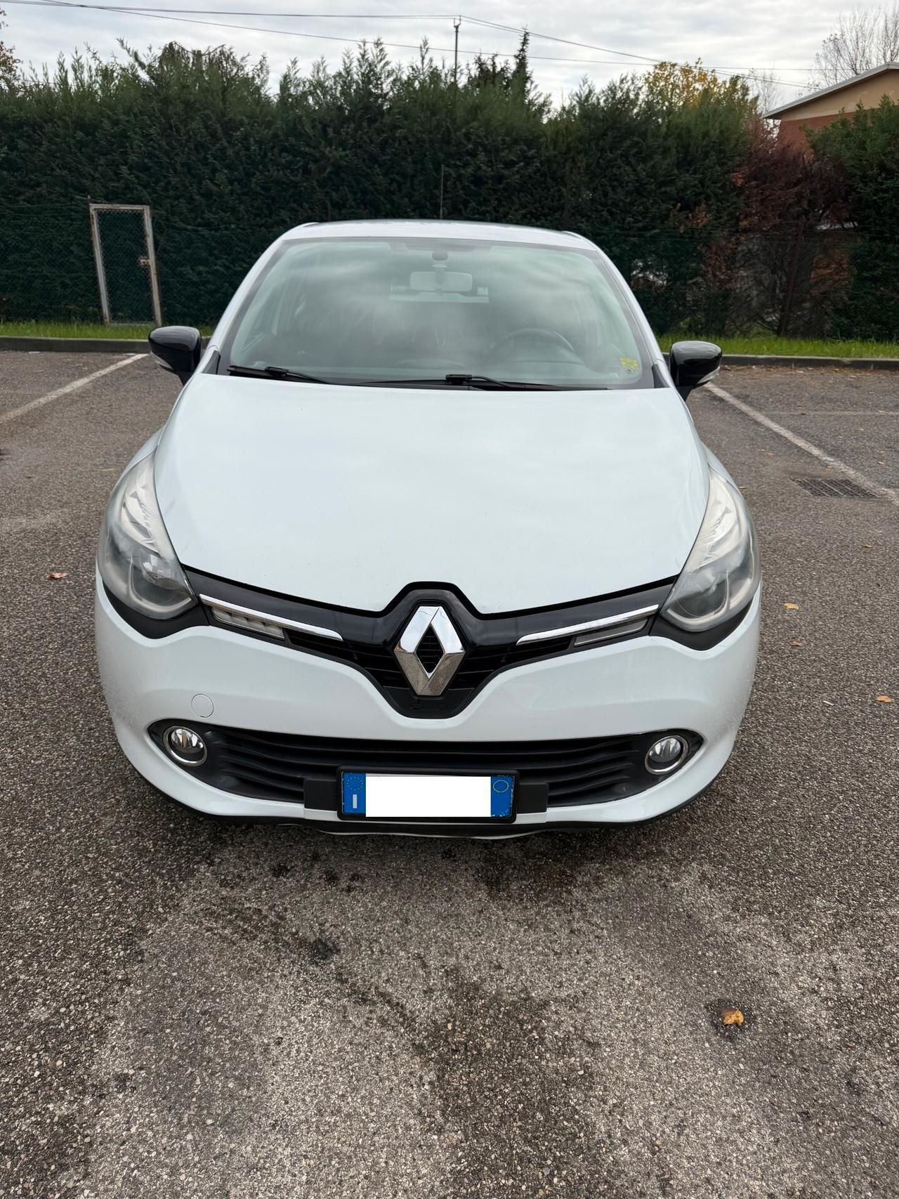 Renault Clio 1.5 dci - NEOP. - NAV. - 12 MESI DI GARANZIA -