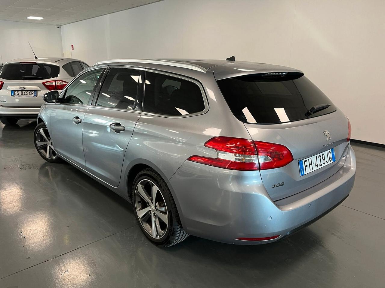 Peugeot 308 SW-1.2 puretech-Allure-EURO6B