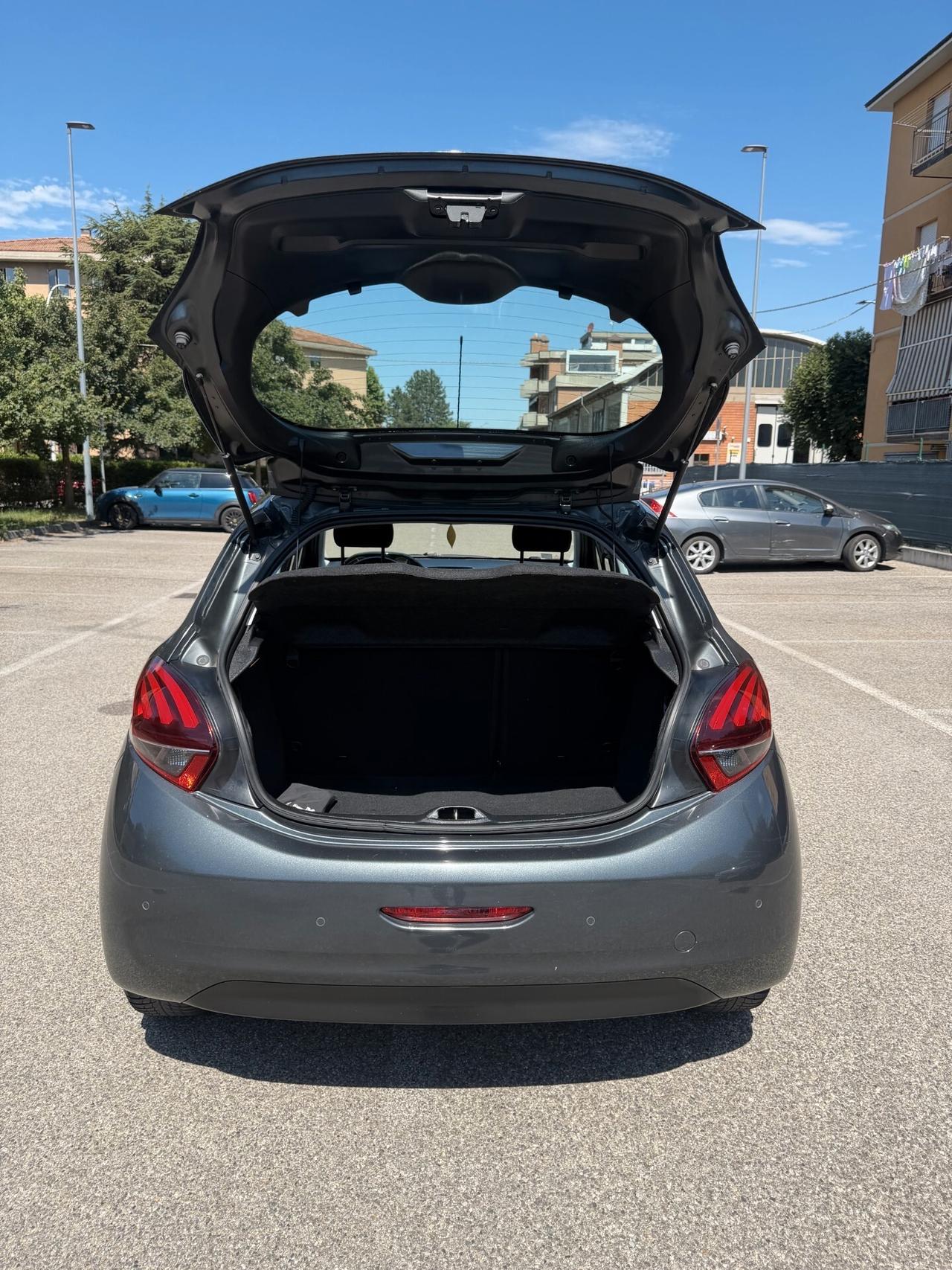 Peugeot 208 1.2 Gpl - NEOP. - NAV. - 12 MESI DI GARANZIA -
