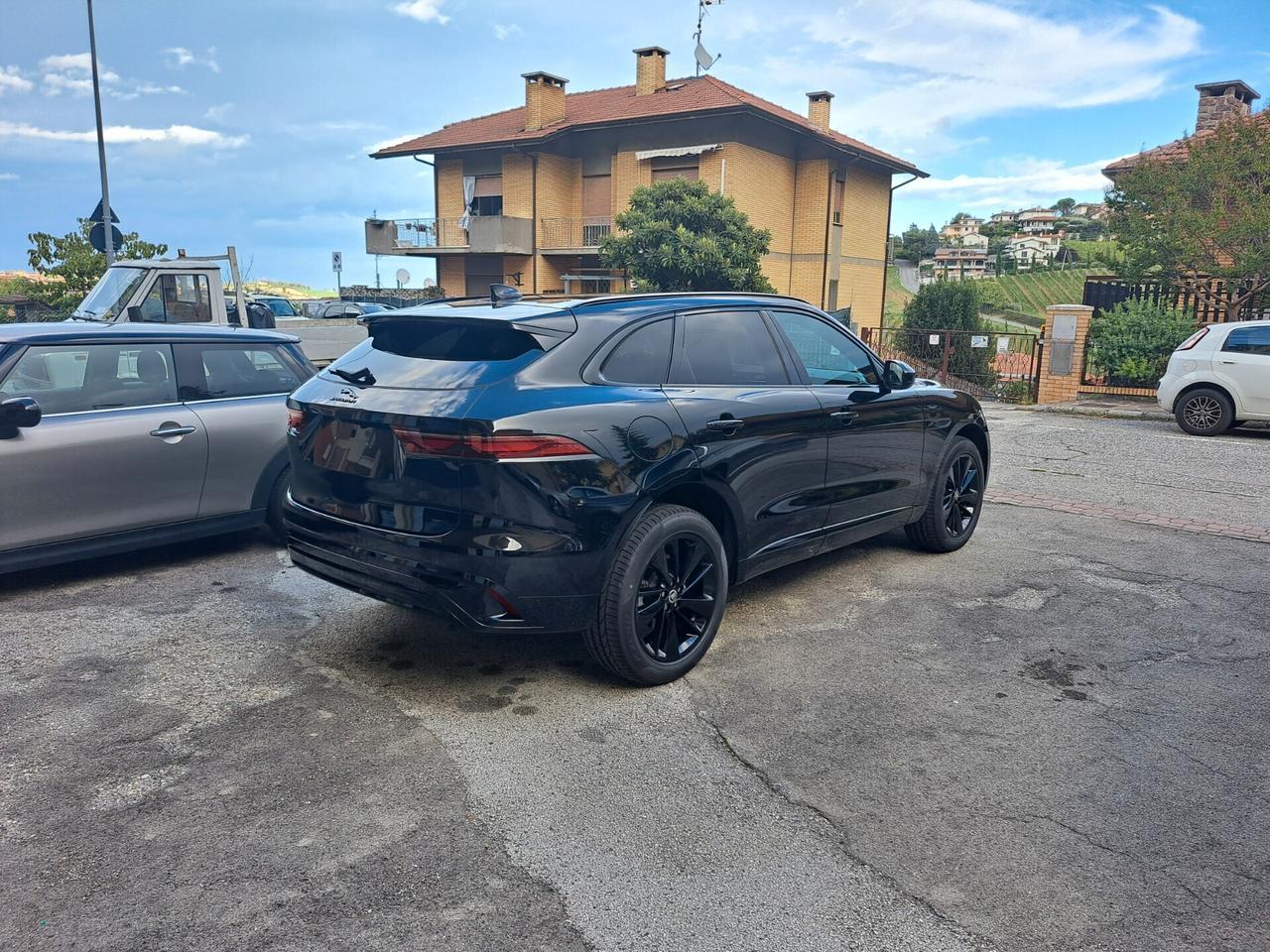 Jaguar F-Pace 2.0 D 204 CV AWD aut. R-Dynamic Black