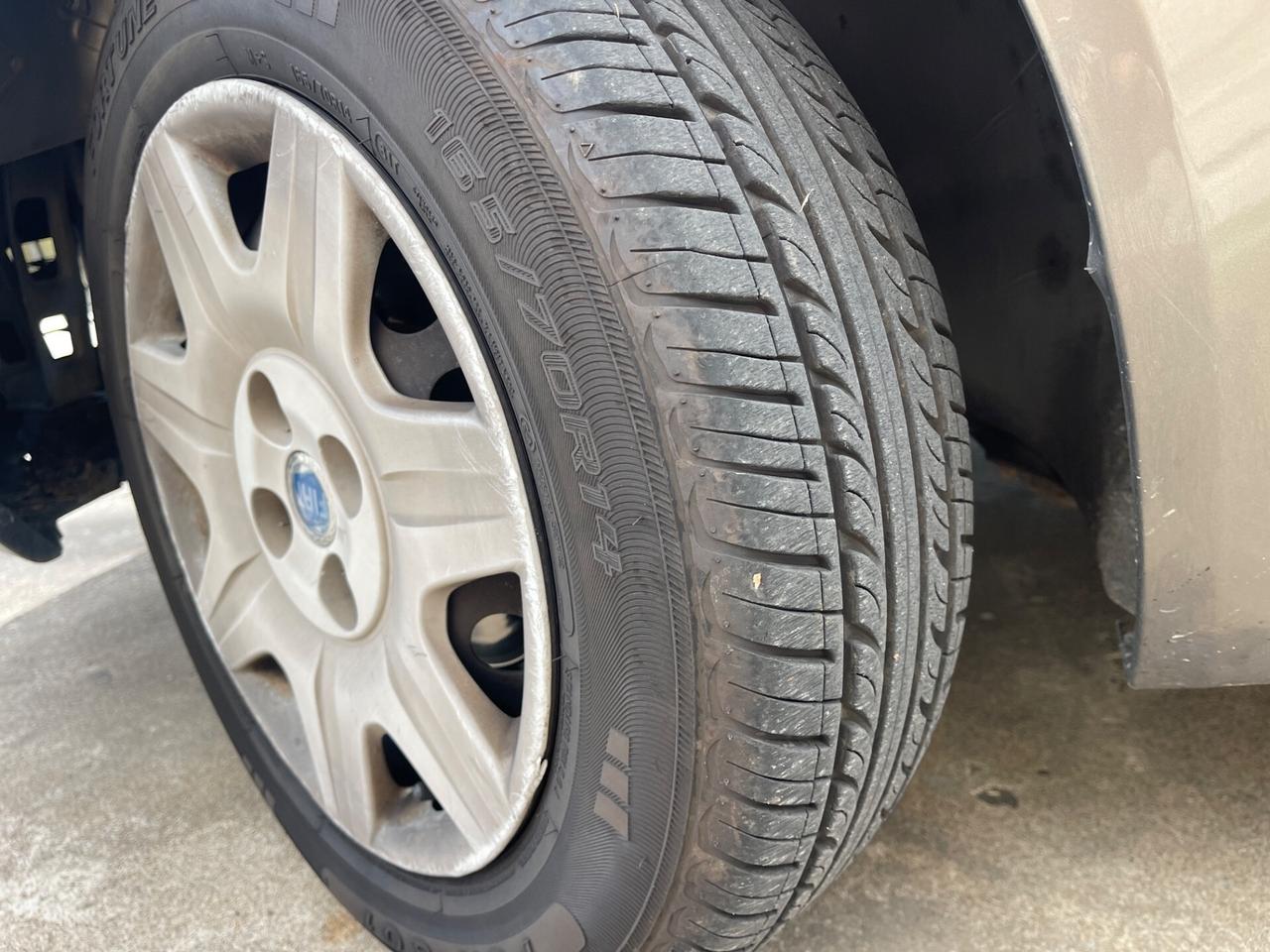 Fiat Punto 1.2i benzina euro4 neopatentati