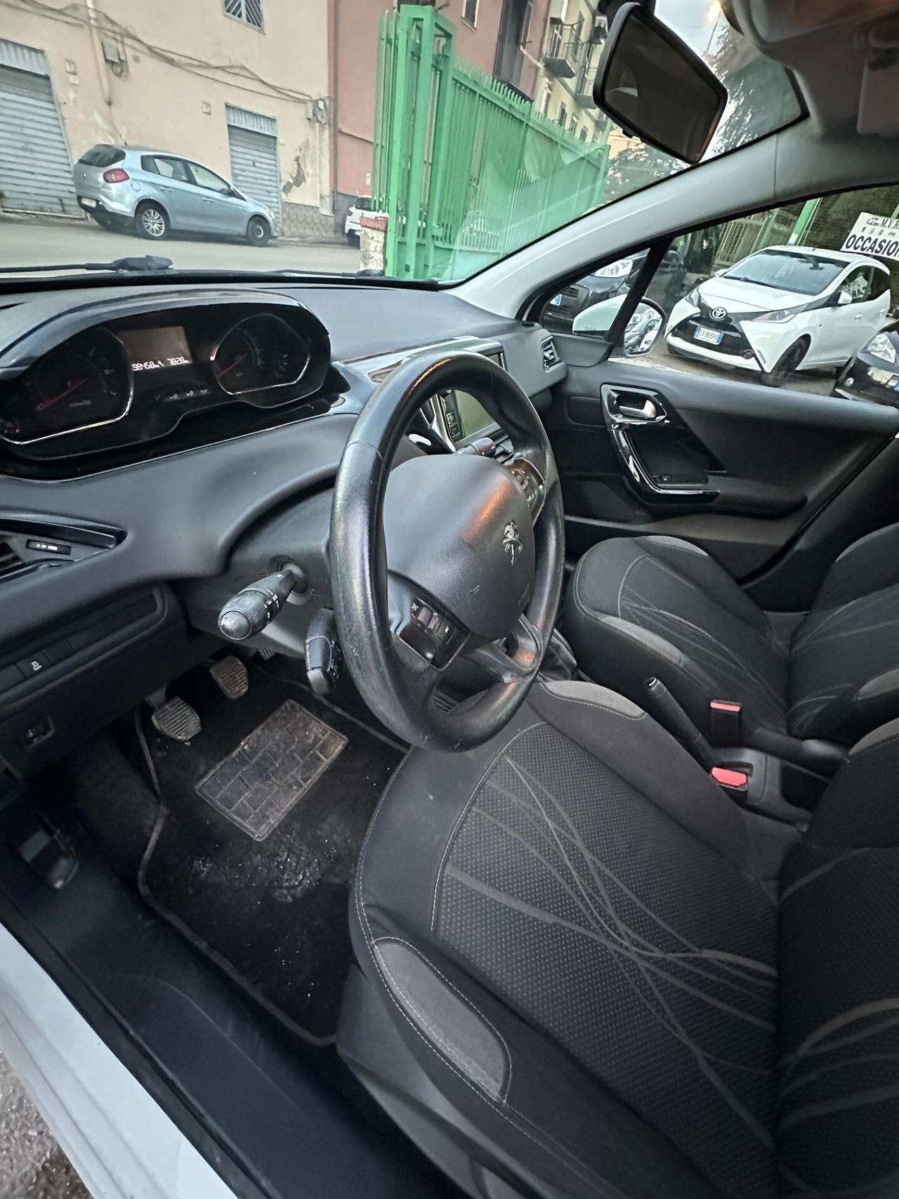 Peugeot 208 PureTech 82 5 porte Allure