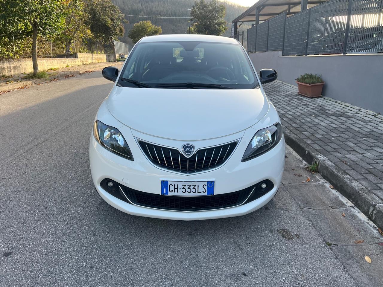 Lancia Ypsilon 1.0 FireFly Hybrid Ecochic Gold