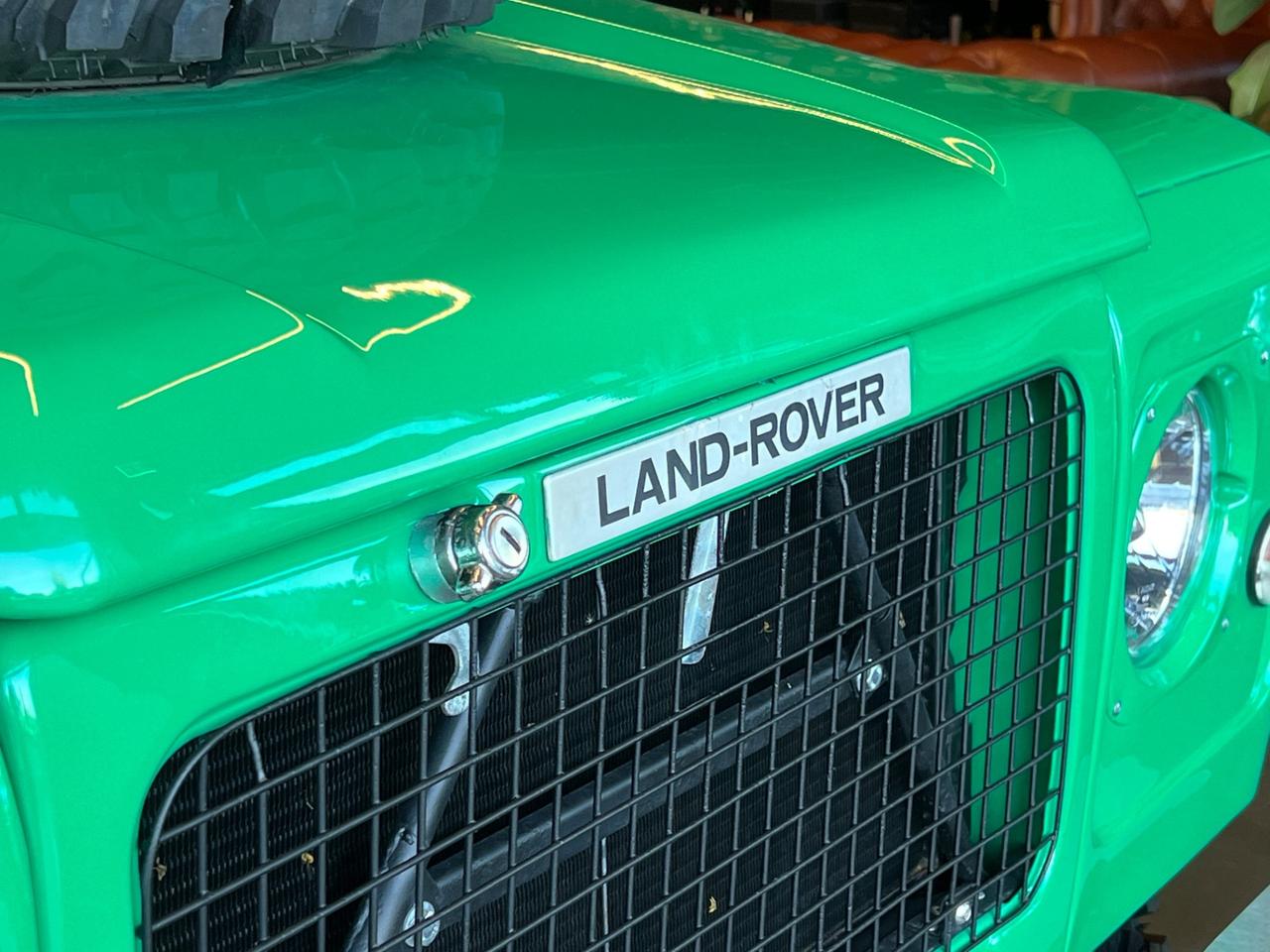 Land Rover Defender Series 109 V8 3