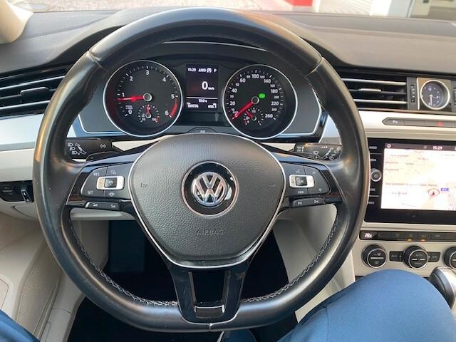 Volkswagen Passat Variant 1.6 TDI DSG ANTRACITE interno CHIARO