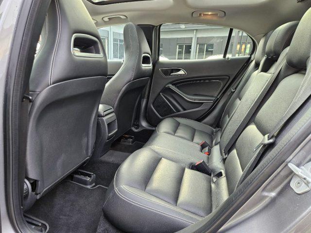 MERCEDES-BENZ GLA 180 122 CV