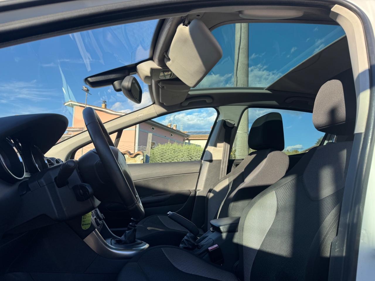 Peugeot 308 1.6 HDi 110CV Ciel Féline NEOPATENTATI