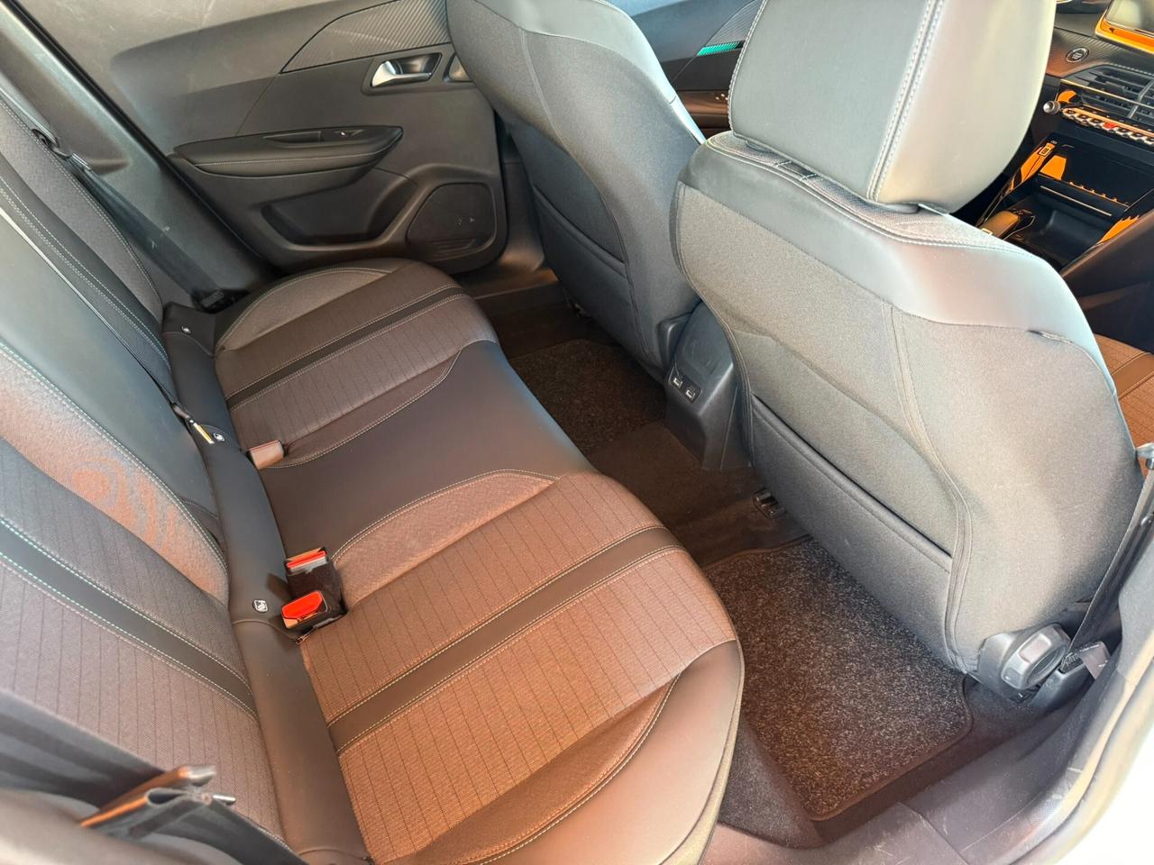 Peugeot 2008 BlueHDi 130 S&S EAT8 Allure