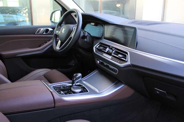 BMW X5 xDrive 45e PLUG-IN HYBRID visibile in sede