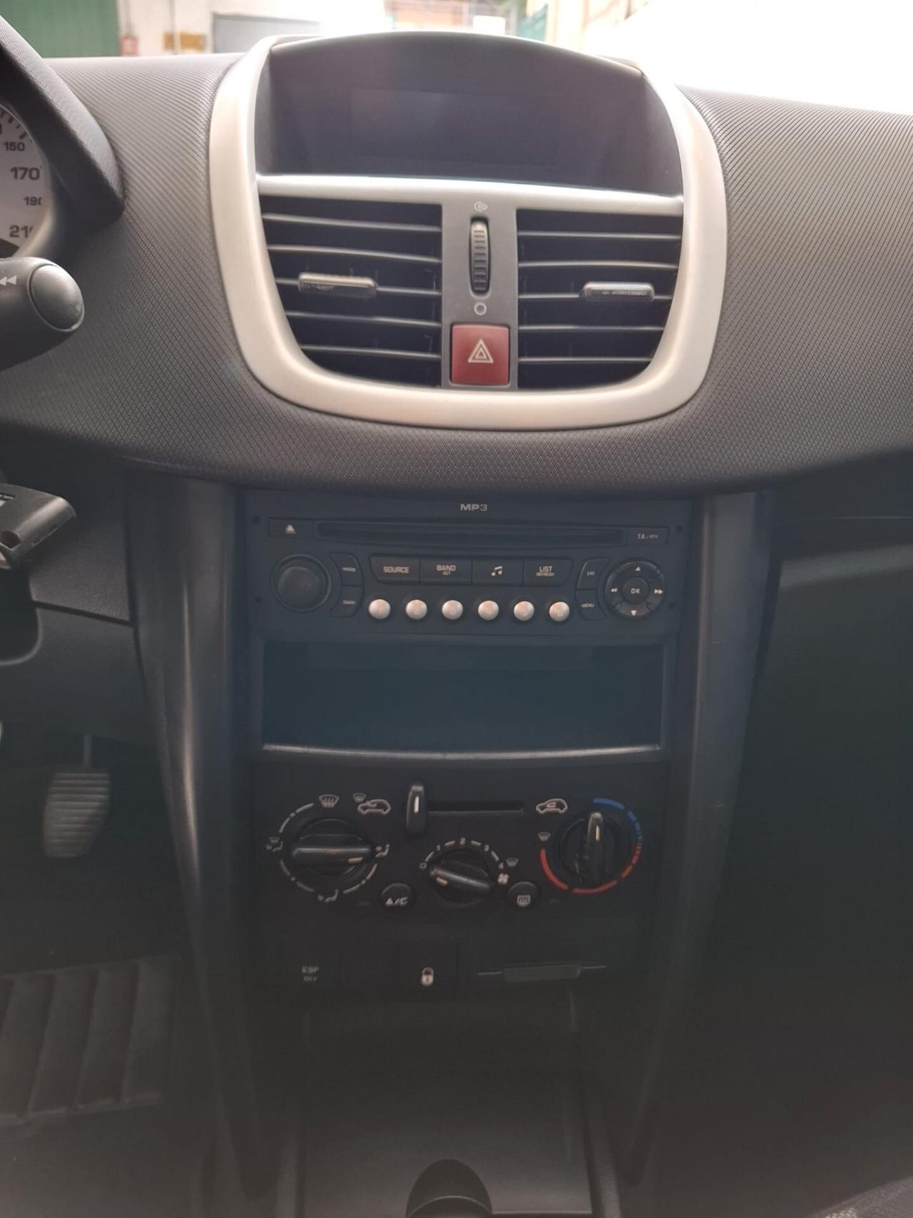 Peugeot 207 1.4 8V 75CV 5p. X Line ECO GPL
