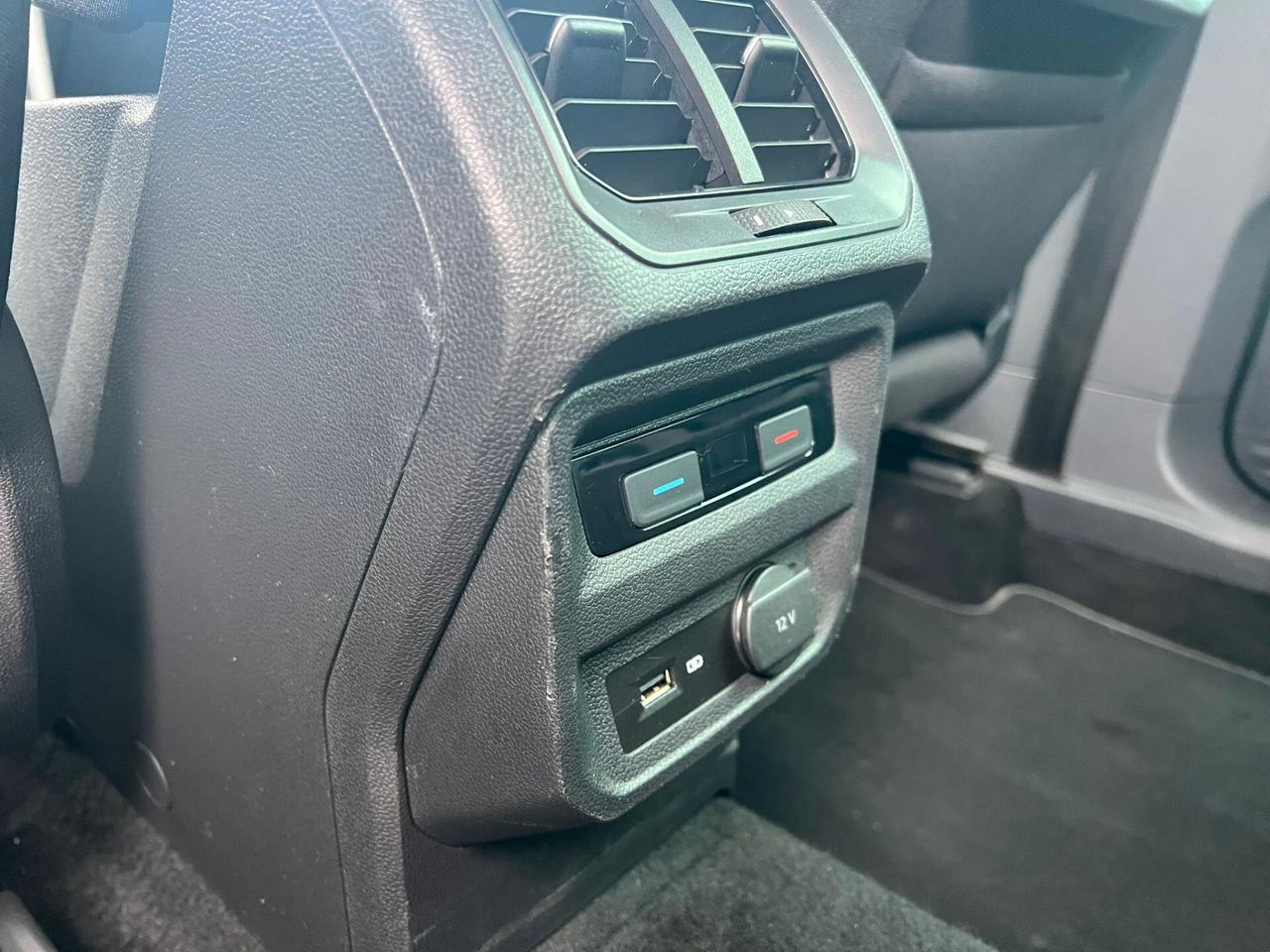 Volkswagen Tiguan 1.6 TDI SCR Sport BlueMotion R-LINE