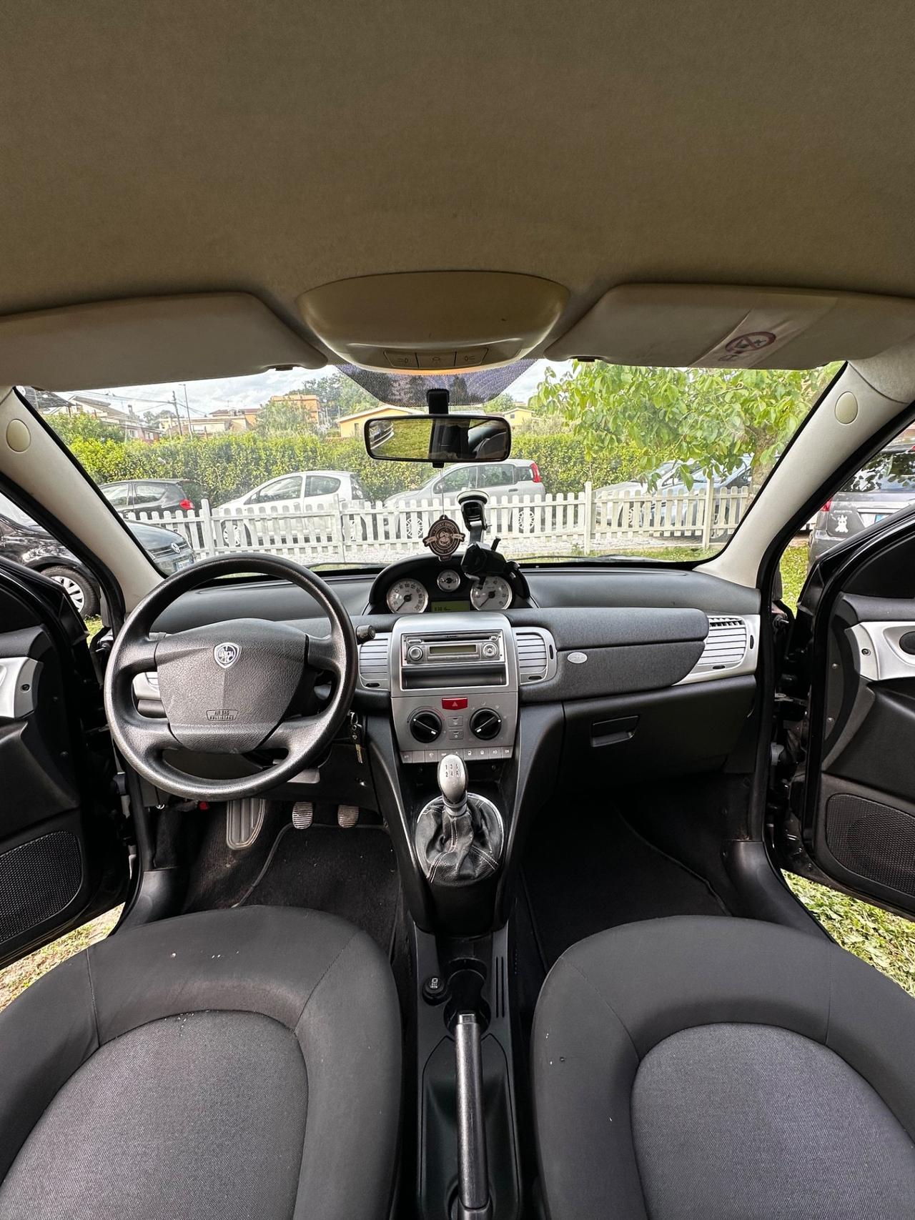 Lancia Ypsilon 1.2 69 CV Platinum 80.000km !