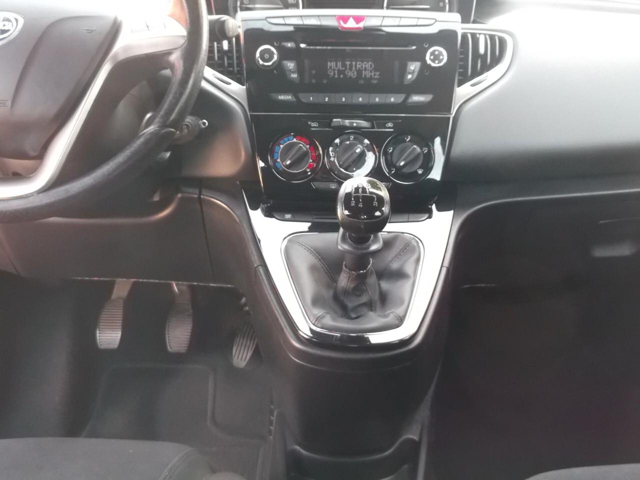 Lancia Ypsilon 1.0 Metano Neopatentati 2015