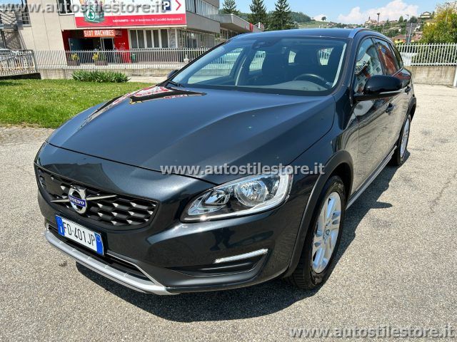 VOLVO V60 Cross Country D4 Geartronic Momentum