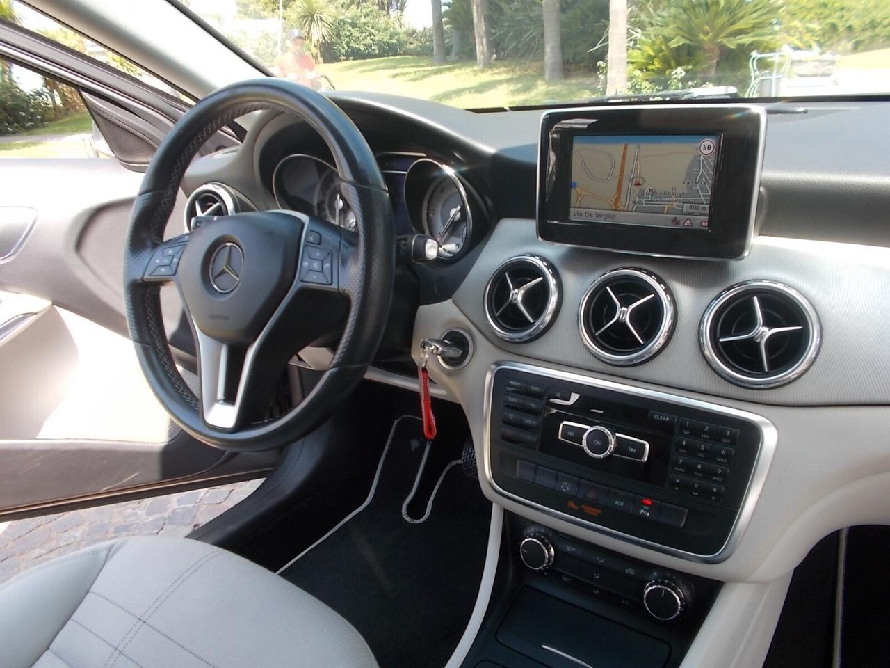 Mercedes-Benz GLA 200d Aut. *FULL OPT.* da VETRINA