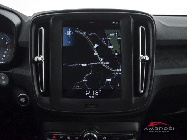 VOLVO XC40 T2 Momentum Core