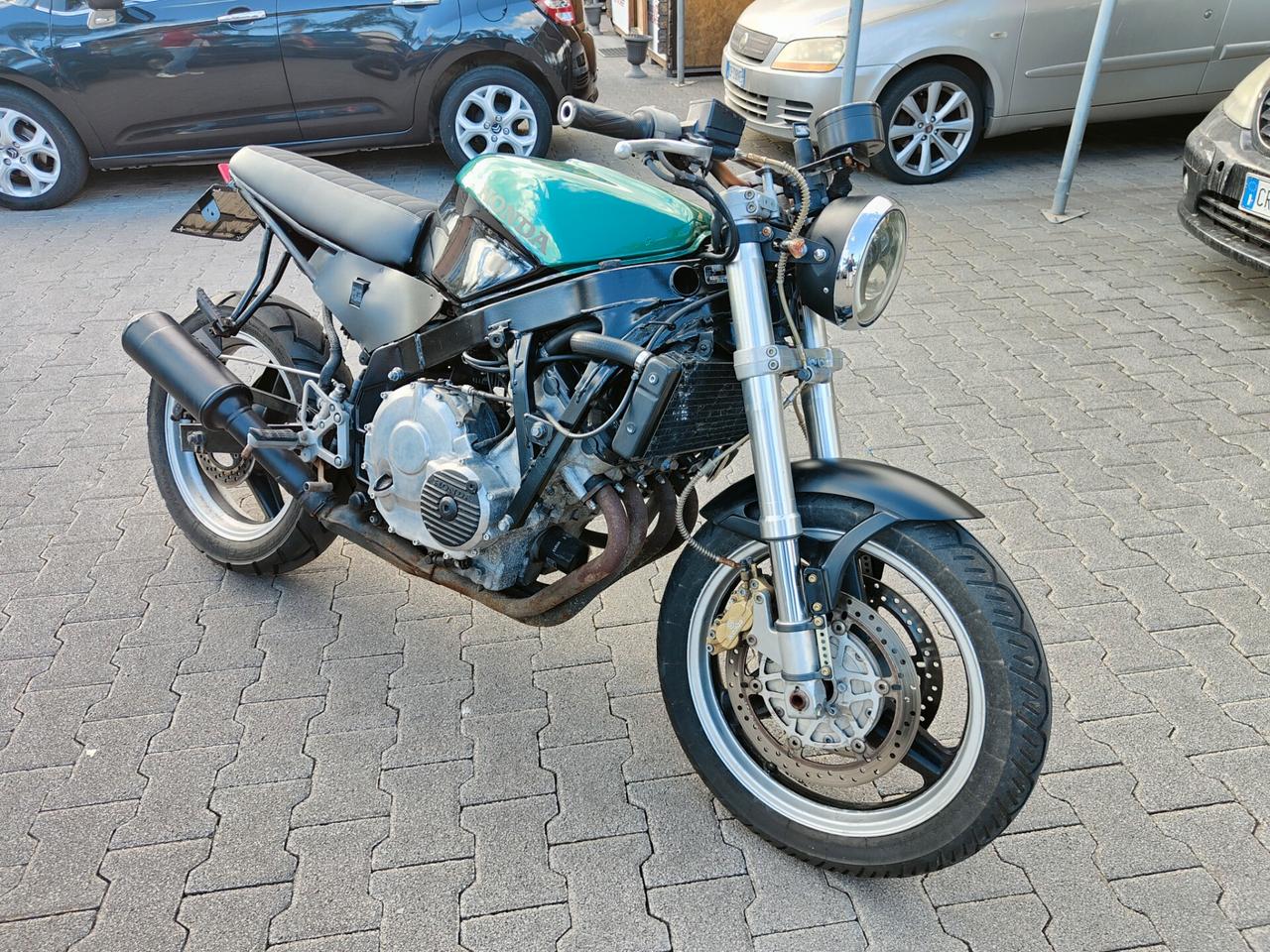 Honda CBR 600 F cafè Racer strorica