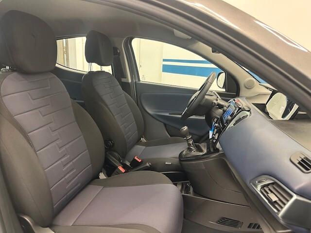 Lancia Ypsilon 1.0 FireFly 5 porte S&S Hybrid Silver