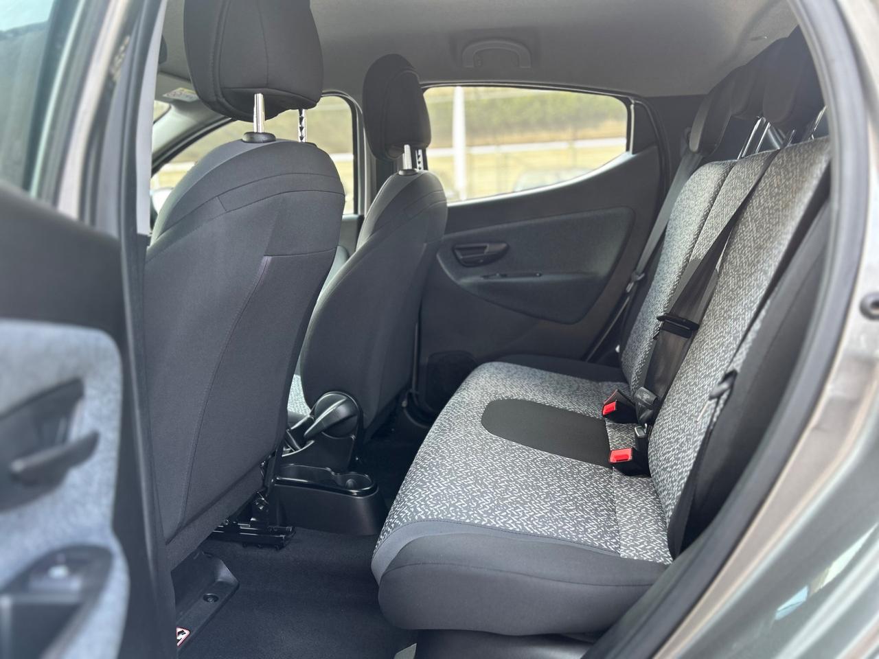 Lancia Ypsilon 1.0 FireFly Hybrid Silver Plus