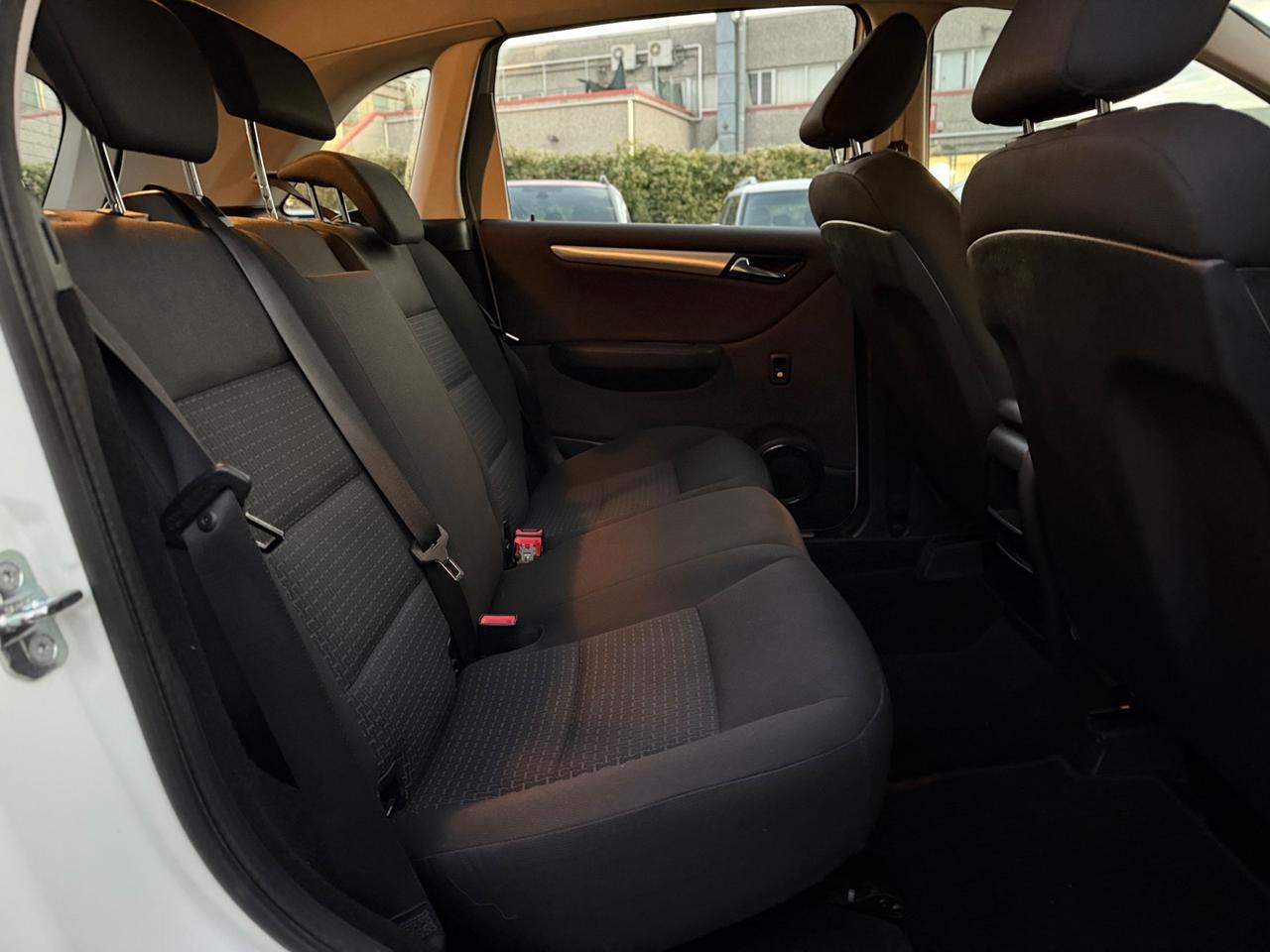 Mercedes-benz B 180 BlueEFFICIENCY Premium 2011