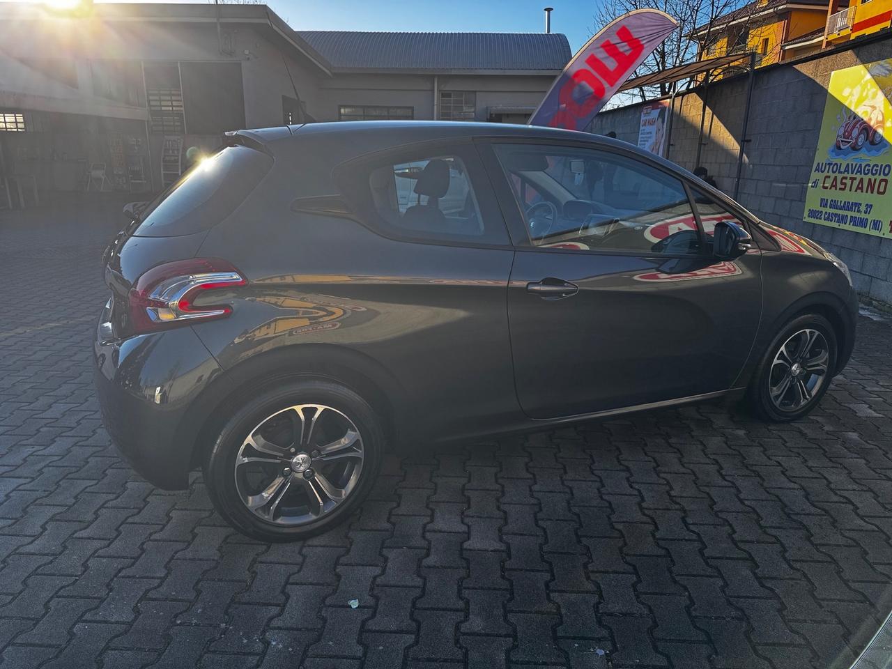 Peugeot 208 1.4 HDi 68 CV 3 porte Allure neopatentati