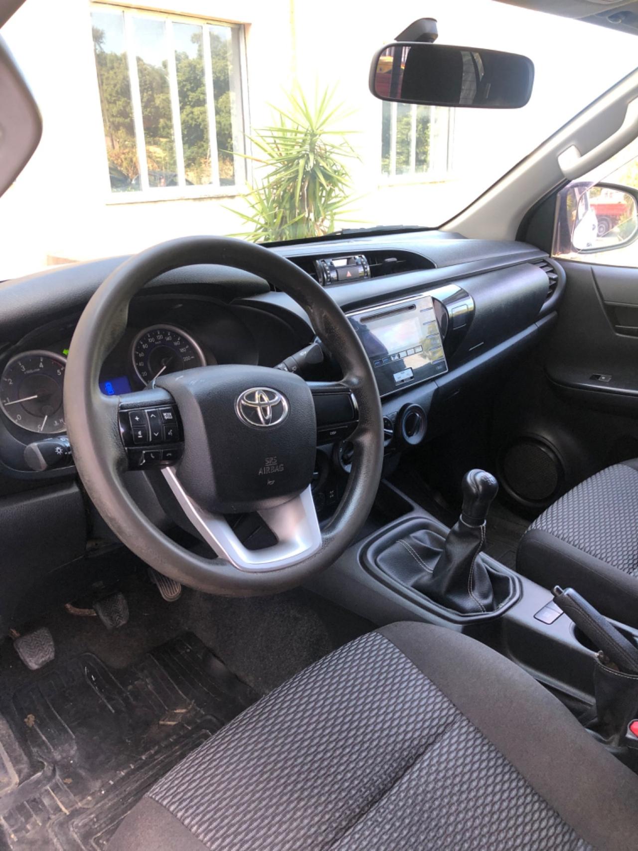 Toyota Hilux 2.4 D-4D 4WD 4 porte Double Cab Lounge