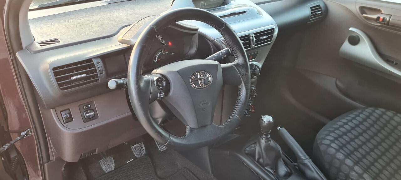 Toyota iQ 1.0
