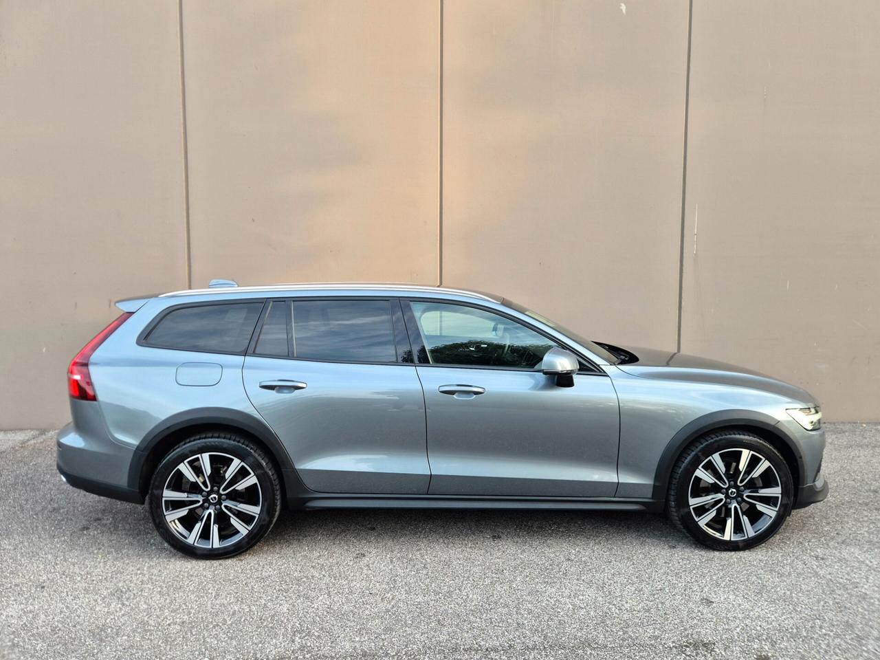Volvo V60 Cross Country D4 AWD Geartronic Business Plus