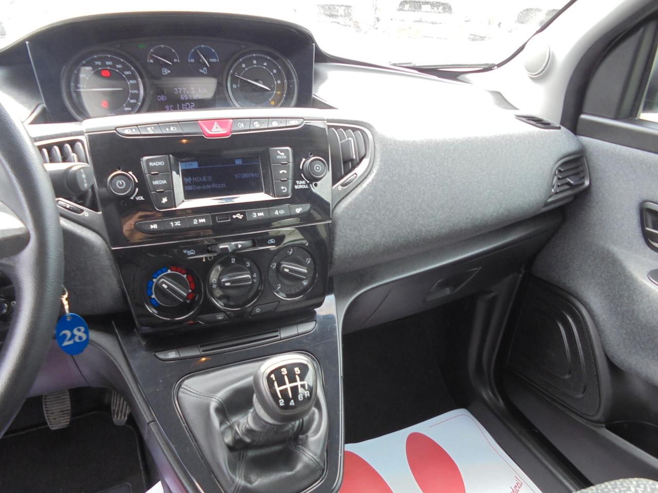 Lancia Ypsilon 1.0 FireFly 5 porte S&S Hybrid Silver