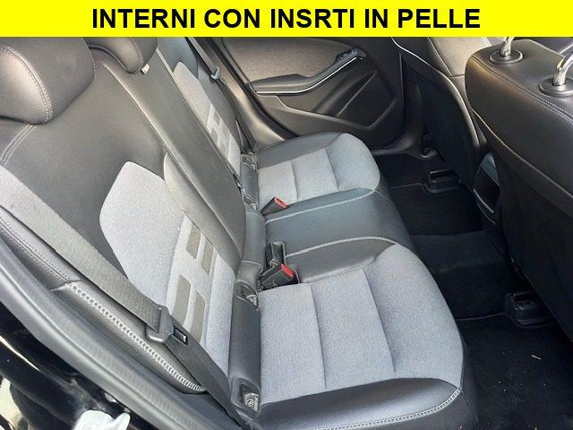 MERCEDES-BENZ GLA 180 Premium