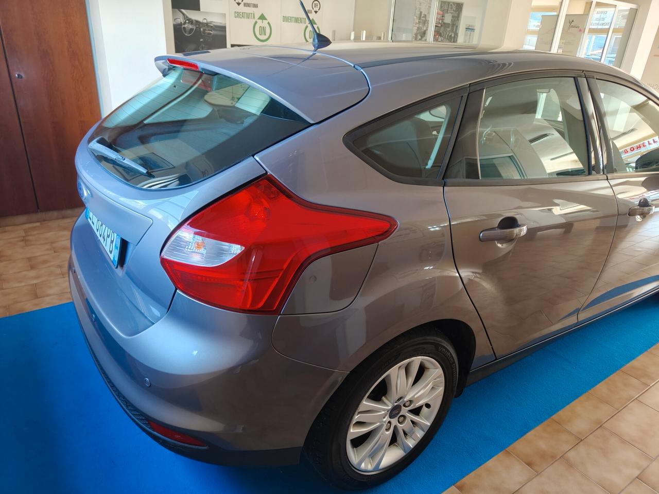 Ford Focus 1.6 105 CV