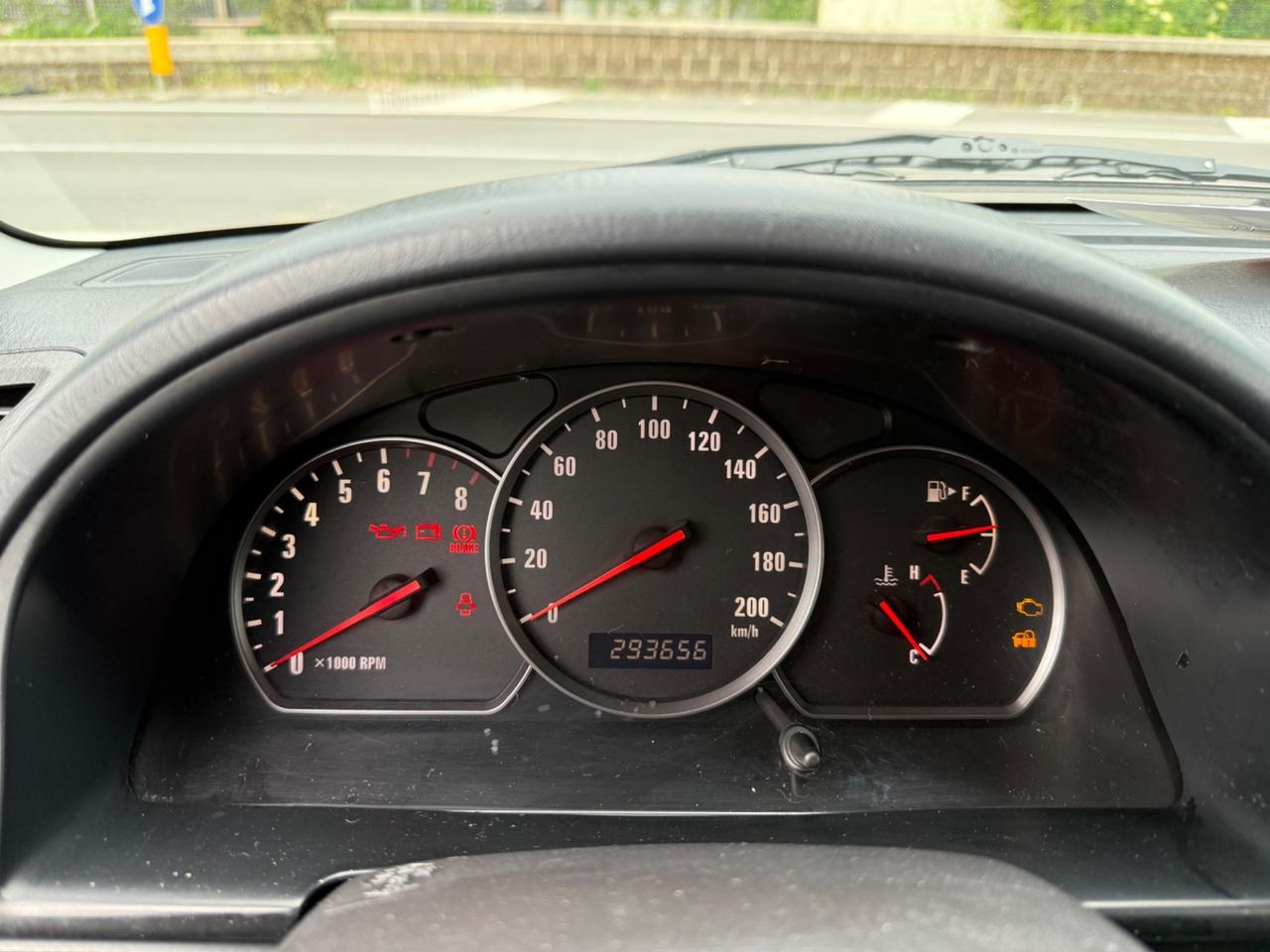 Suzuki Grand Vitara con carrello autocarro GPL