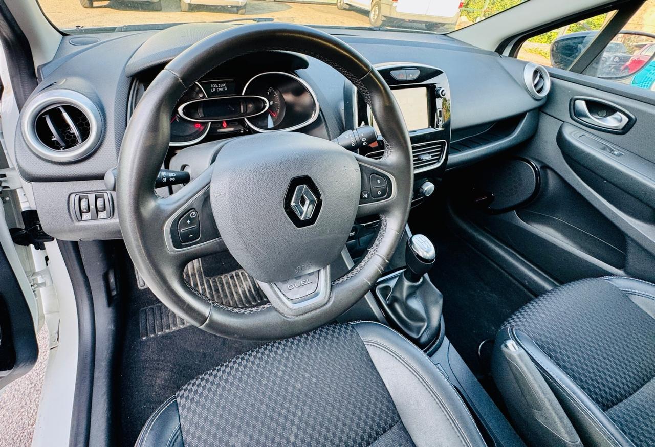 Renault Clio dCi 8V 75 CV 5 porte Moschino Intens N1 Autocarro