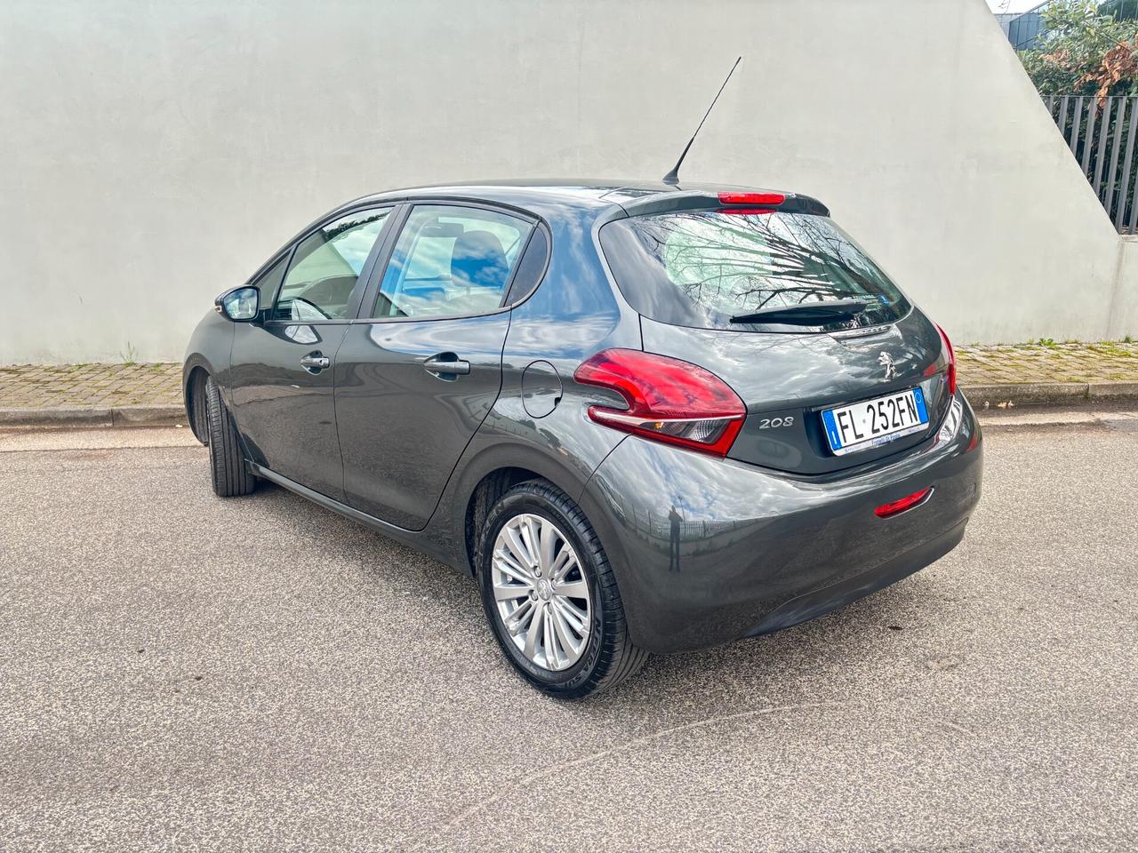 Peugeot 208 PureTech 82 5 porte Allure