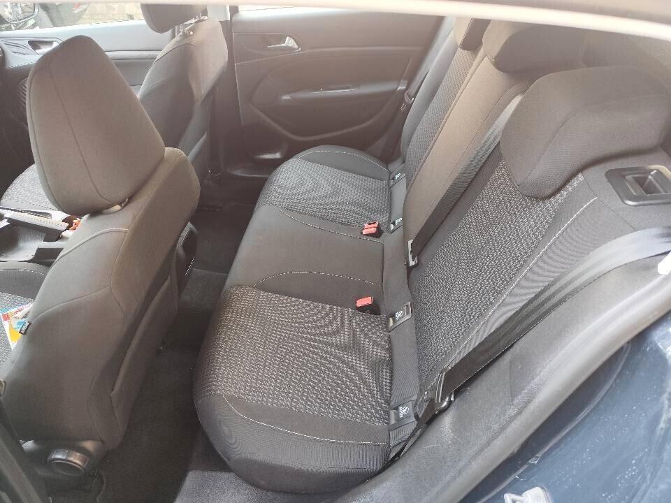 Peugeot 308 1.5 Business 130cv - 2018