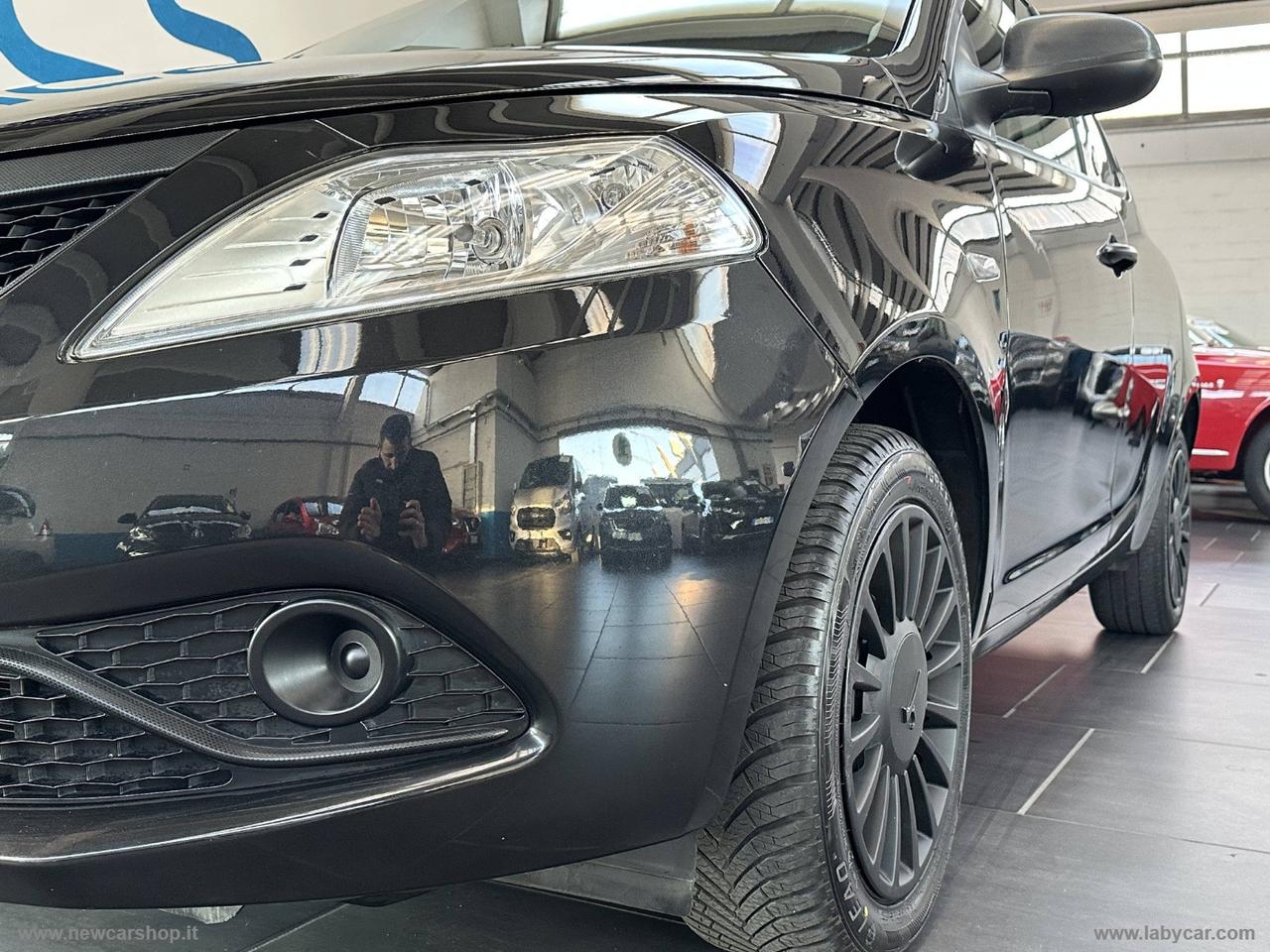 LANCIA Ypsilon 1.0 FireFly 5p.S&S Hyb. Eco Silv. NEOPATENTATI