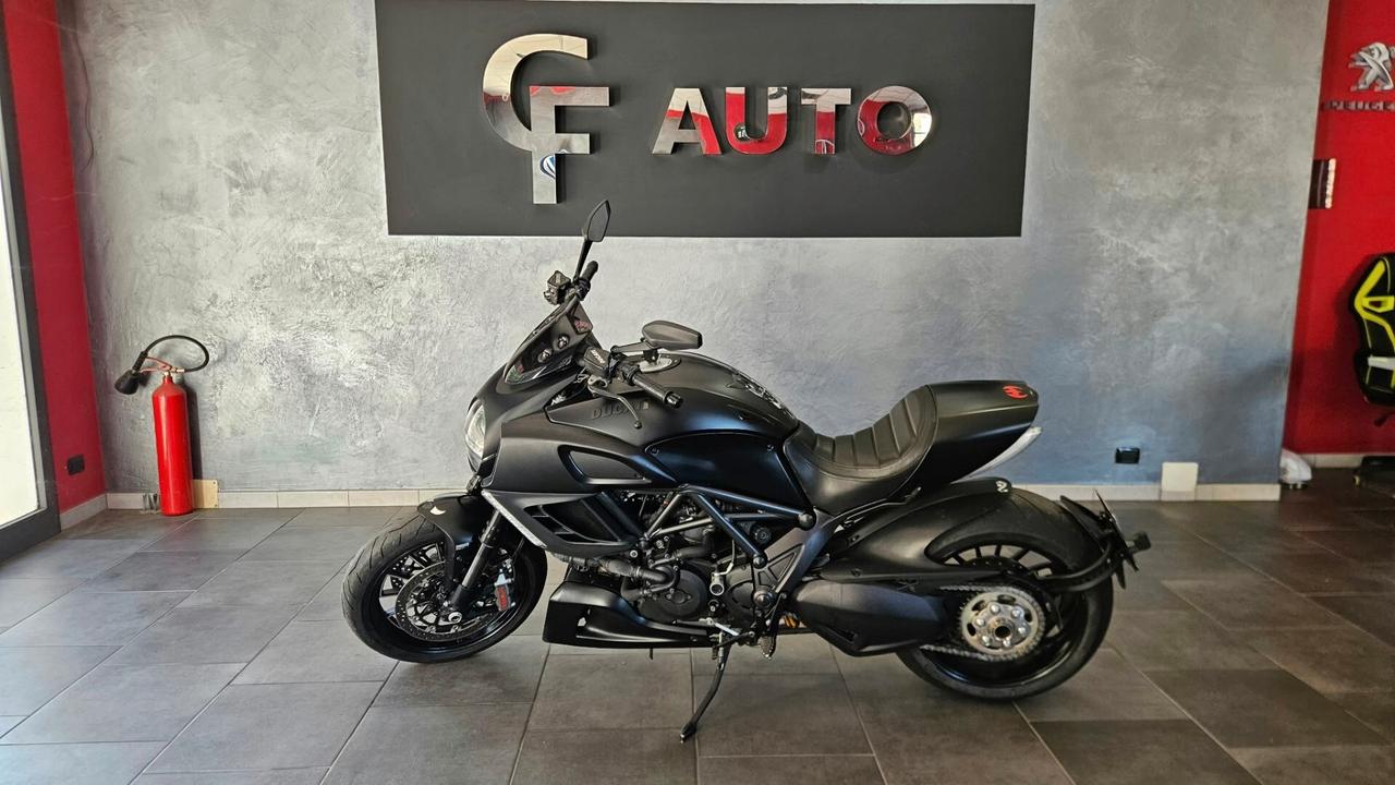 Ducati Diavel darck