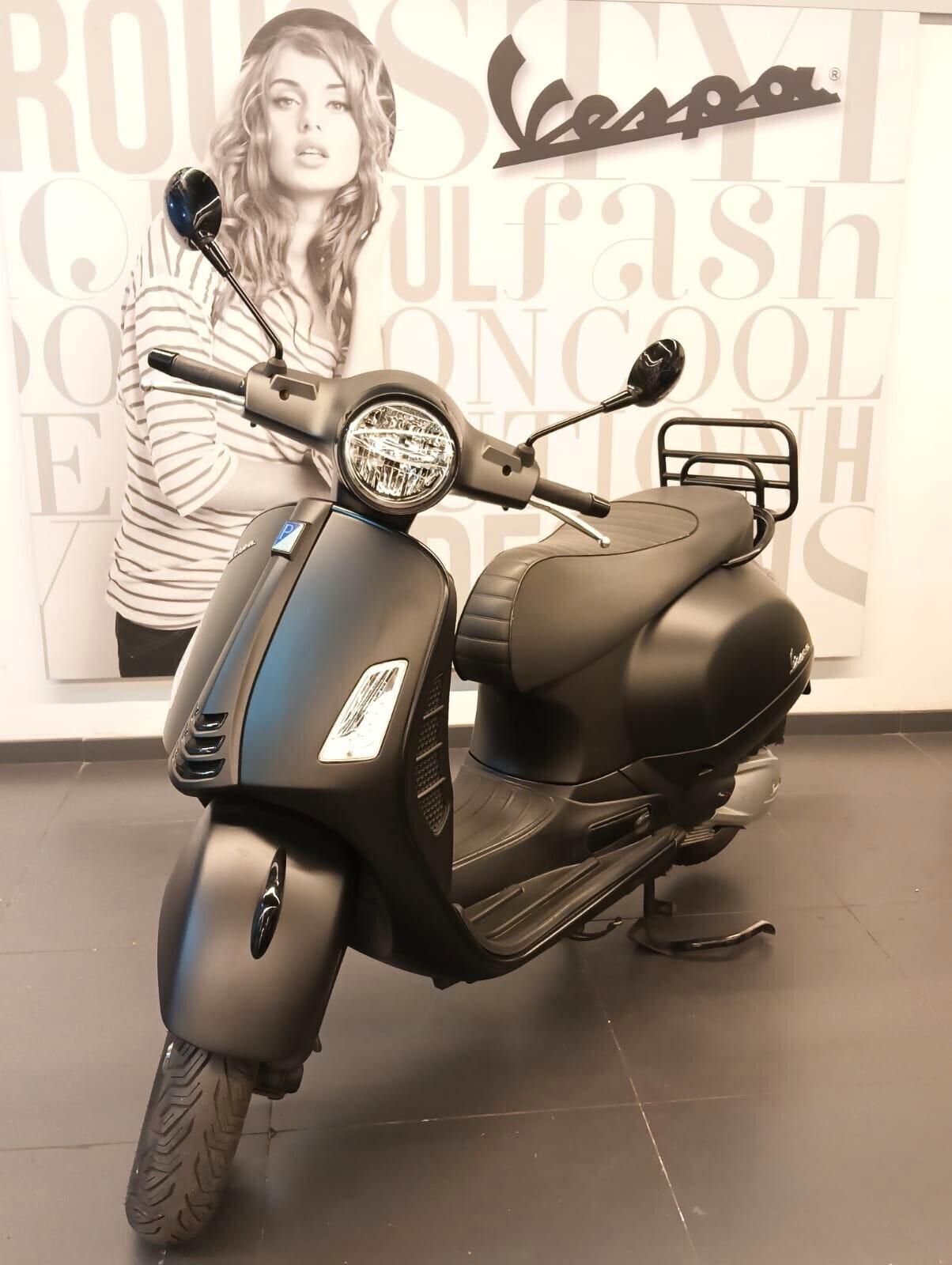 Piaggio Vespa 300 GTS hpe Notte