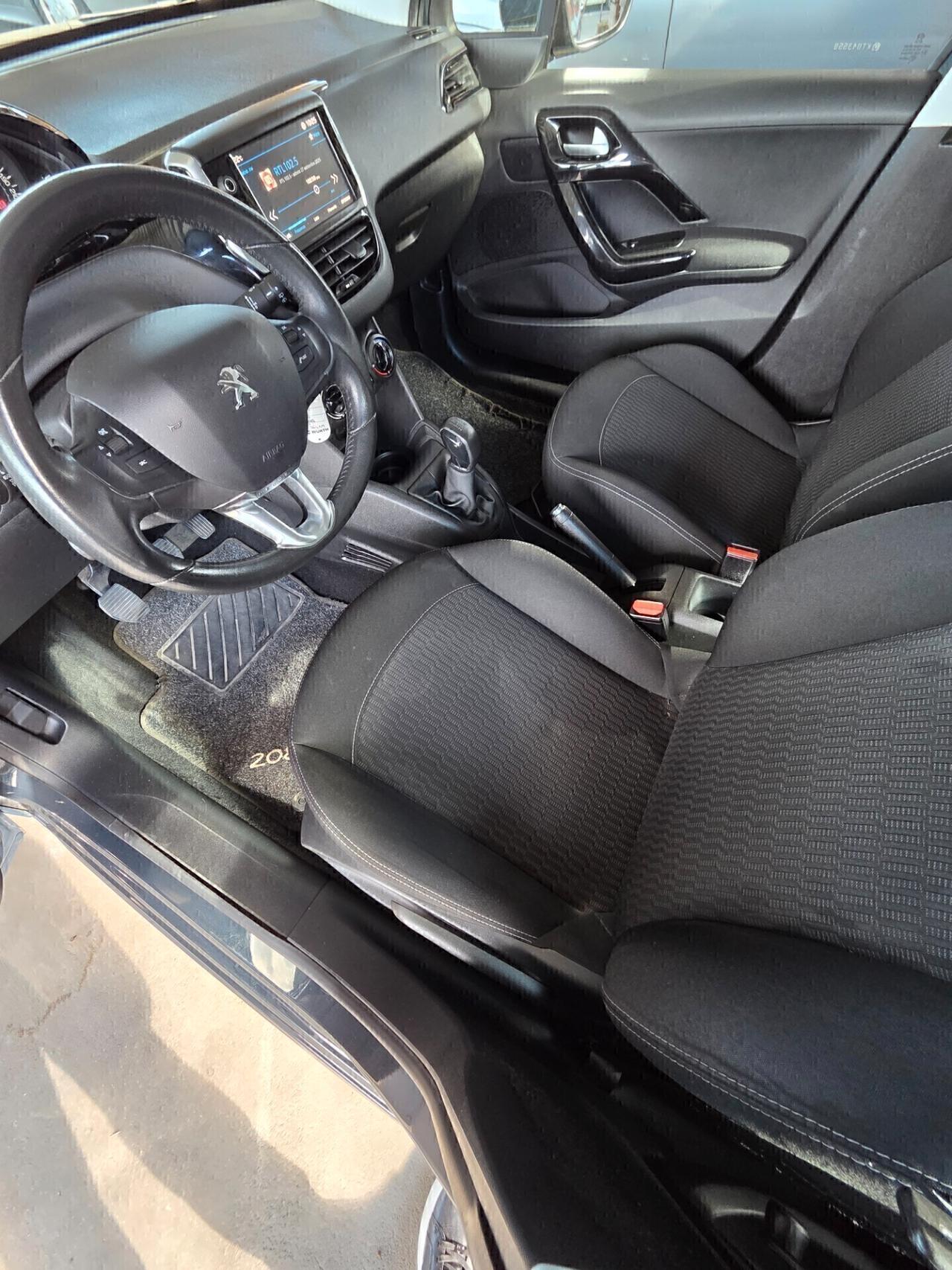 Peugeot 208 pochi km 2019 FINANZIABILE