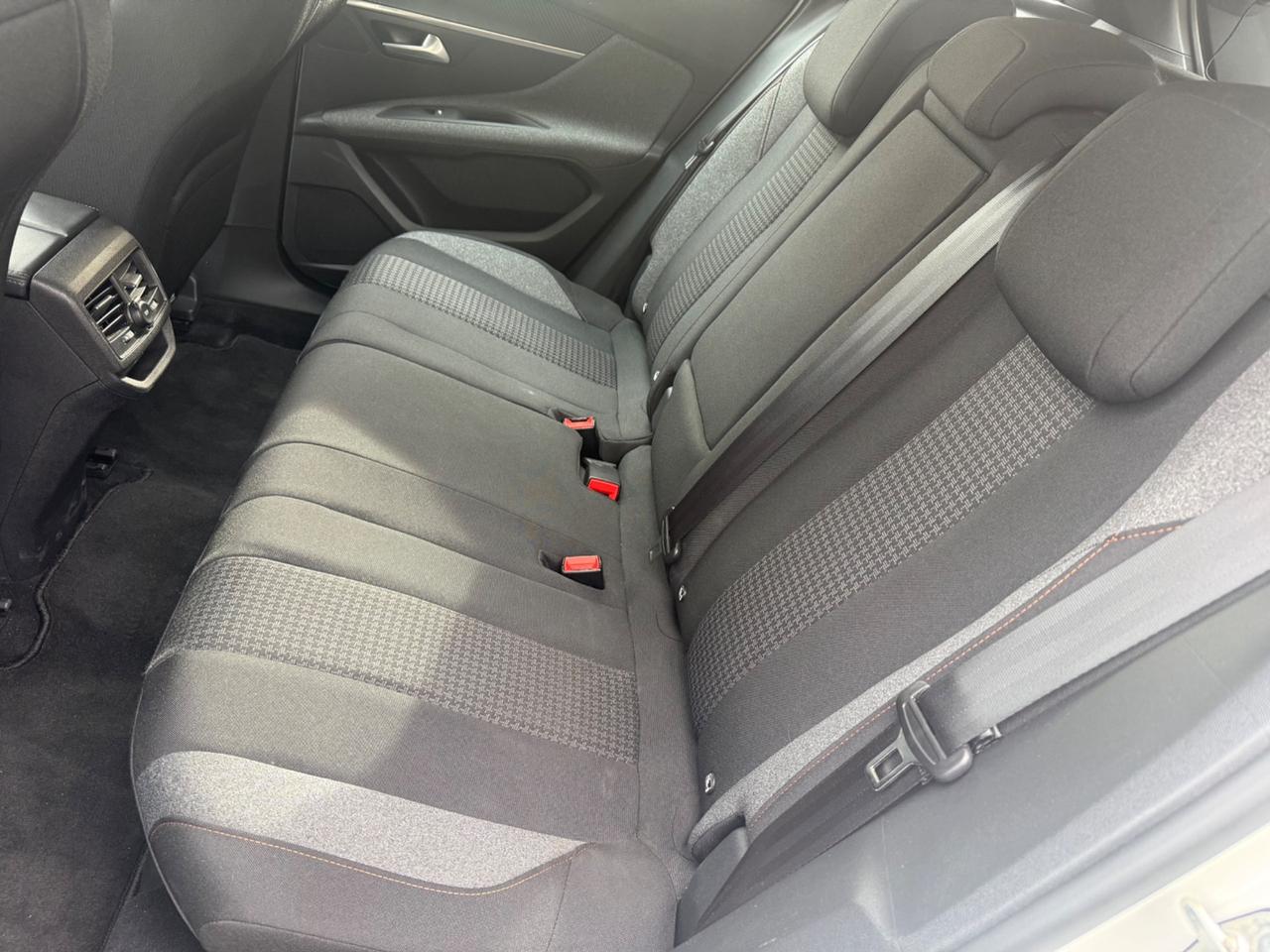 Peugeot 3008 BlueHDi 130 S&S Active Business