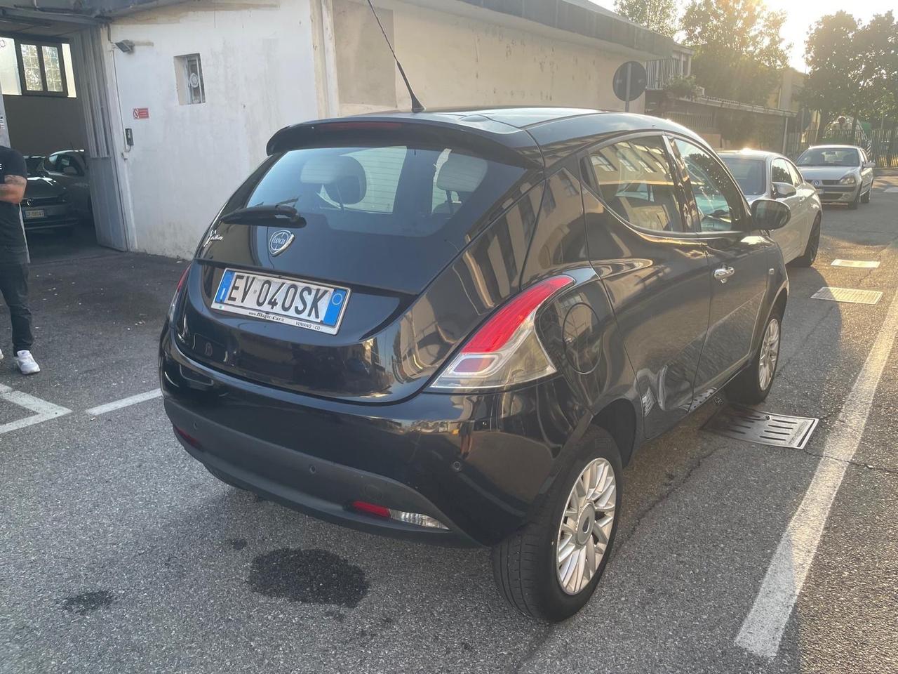 Lancia Ypsilon 0.9 TwinAir 85 CV 5 porte Metano Ecochic Gold