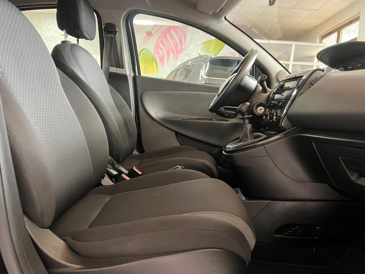 Lancia Ypsilon 1.2 69 CV 5 porte Silver